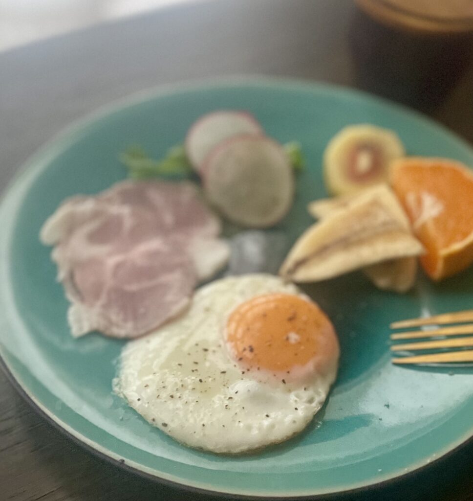 低温調理で作った無添加手作りハムの全体写真。肩ロースのしっとりした質感。