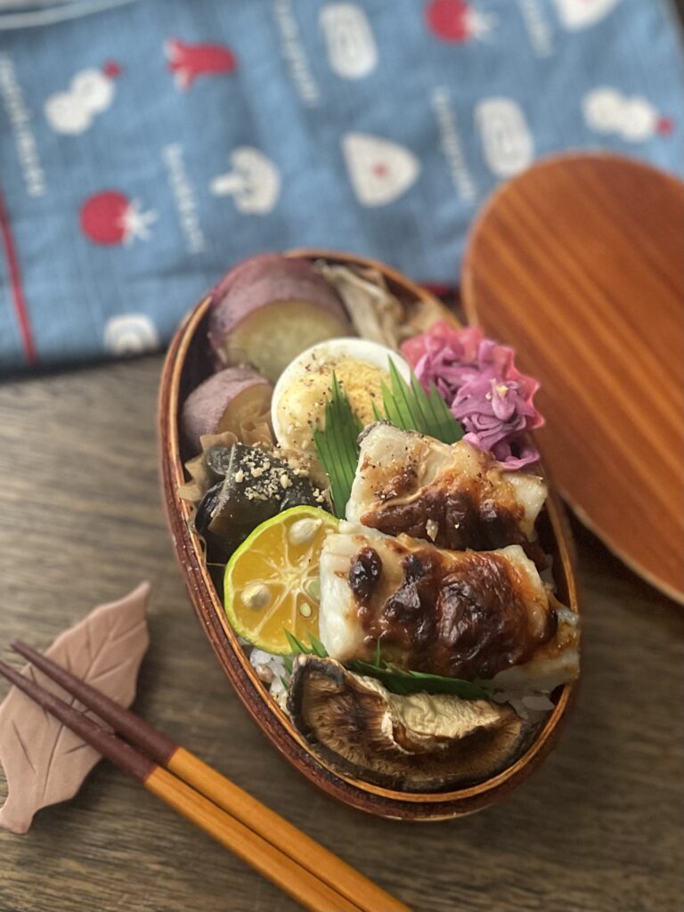 さわら味噌田楽と焼き野菜を詰めた玄米弁当の全体写真