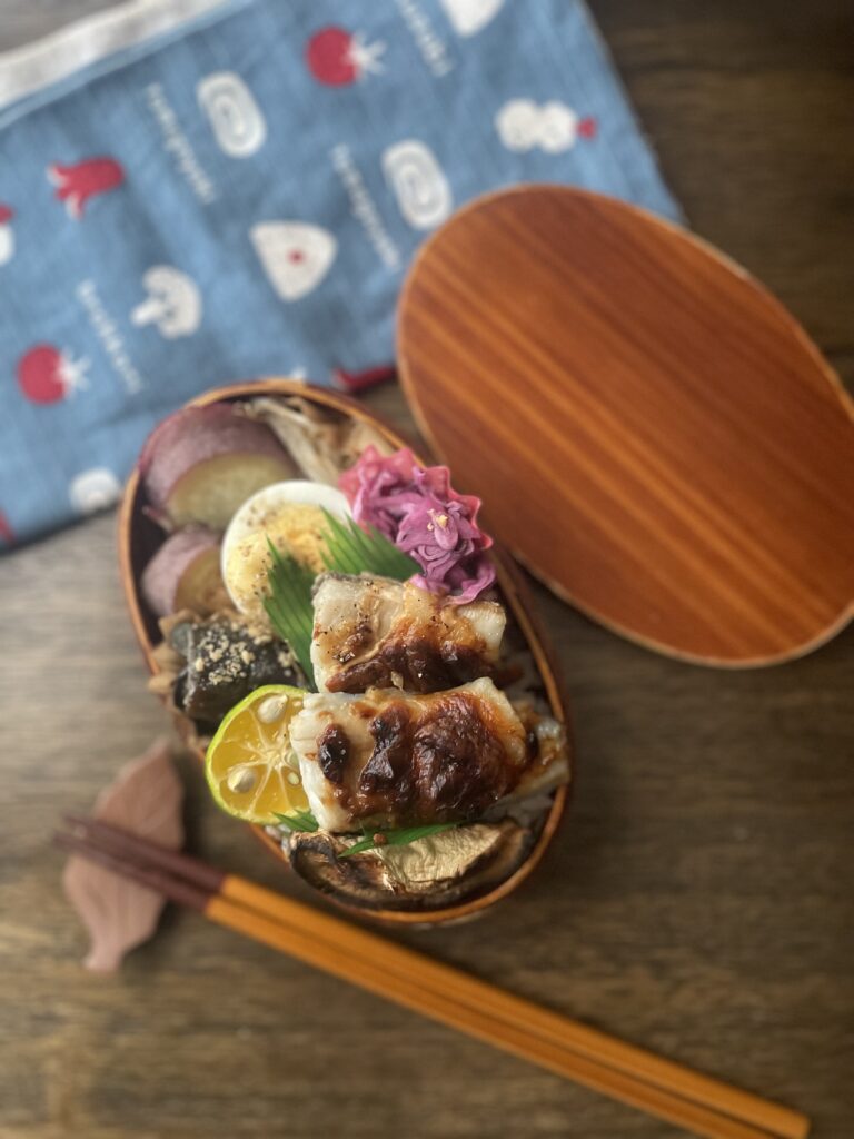 さわら味噌田楽と焼き野菜を詰めた玄米弁当の全体写真