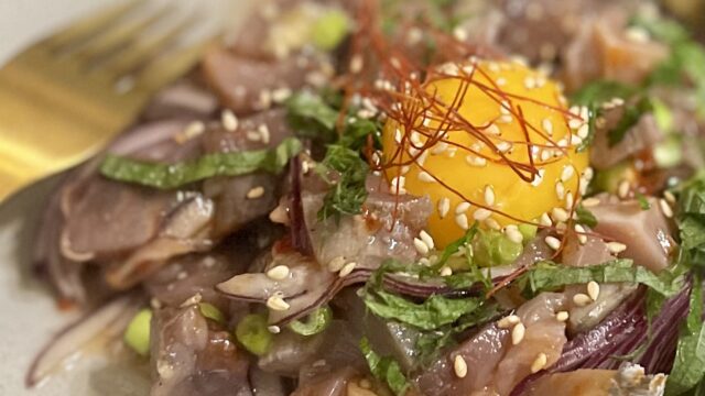 カツオのユッケ
